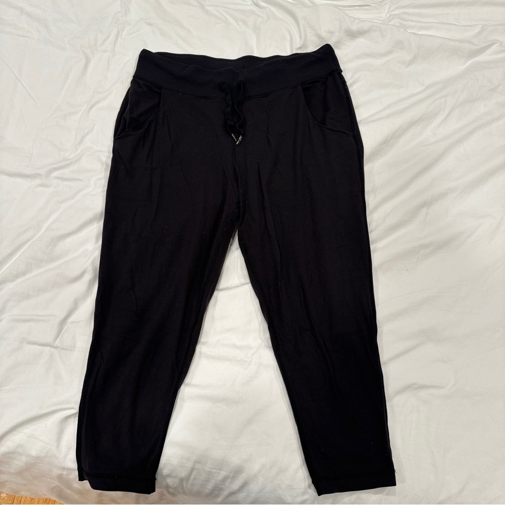 Lululemon women’s cropped jogger - 8/10